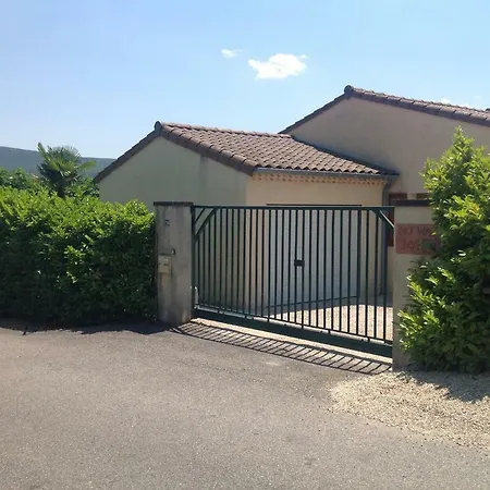 Villa Villa *